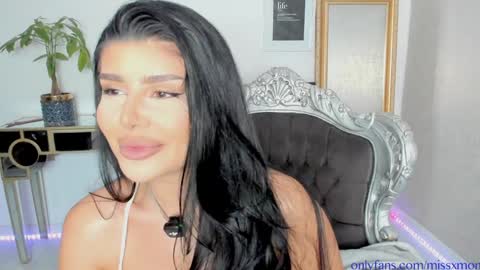 Snapshot of moniqueeass chatting on October 2025 09:45:01 PM Alessia online show from October 2025 09:45:01 PM