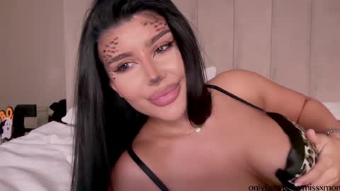 Snapshot of moniqueeass chatting on October 2025 05:47:03 PM Alessia online show from October 2025 05:47:03 PM