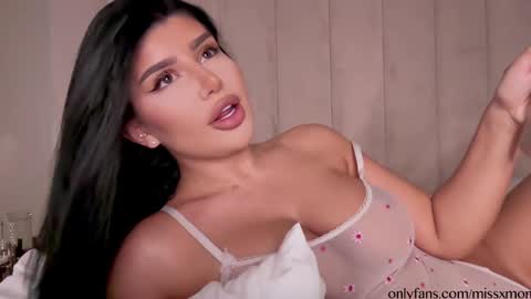 Snapshot of moniqueeass chatting on November 2025 11:18:02 PM Alessia online show from November 2025 11:18:02 PM