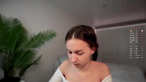 Snapshot of monnymoonn chatting on October 2025 08:03:01 AM Mary online show from October 2025 08:03:01 AM