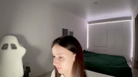 Snapshot of monnymoonn chatting on October 2025 09:55:02 AM Mary online show from October 2025 09:55:02 AM