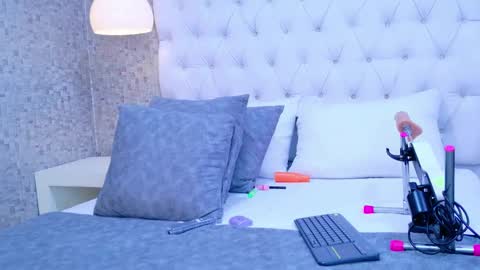 Snapshot of monserratpeter chatting on December 2025 10:19:01 PM MonserratPeter online show from December 2025 10:19:01 PM