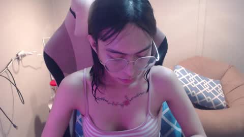 ELYSE A SIMPLE GIRL online show from January 2025 11:30:02 AM
