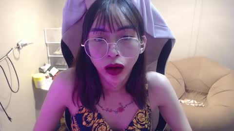 ELYSE A SIMPLE GIRL online show from February 2025 01:48:01 PM