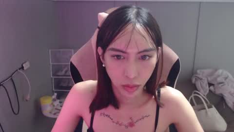 ELYSE A SIMPLE GIRL online show from February 2025 02:26:01 PM