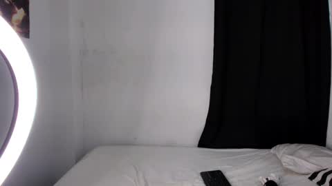 montes_juan online show from September 2025 07:03:02 PM