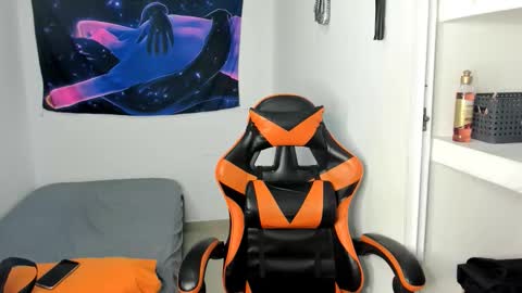 montes_juan online show from October 2025 07:11:02 PM