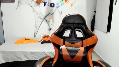 montes_juan online show from October 2025 01:53:02 AM