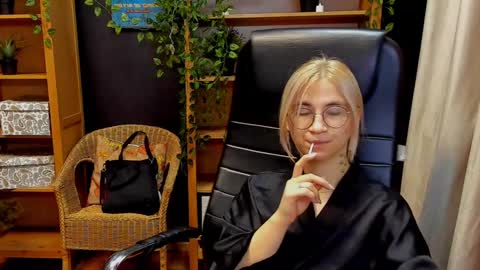 Katrin online show from December 2024 04:47:01 PM