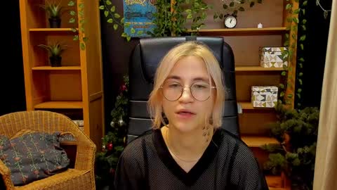 Katrin online show from December 2024 03:01:02 PM