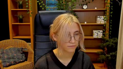 Katrin online show from December 2024 06:17:01 PM