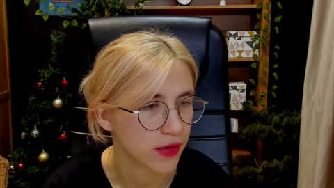 Katrin online show from December 2024 04:26:01 PM