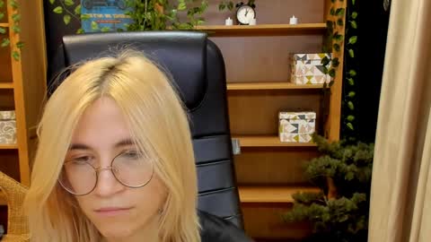 Katrin online show from December 2024 09:15:02 PM