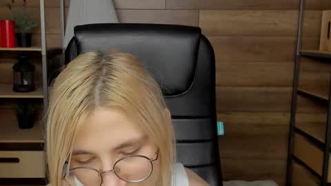 Katrin online show from December 2024 05:14:01 PM