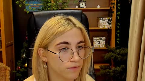 Katrin online show from December 2024 03:34:01 AM