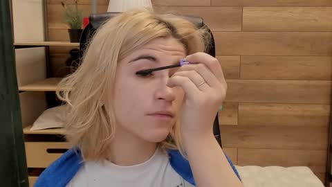 Katrin online show from January 2025 07:18:02 PM