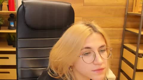 Katrin online show from January 2025 09:54:01 PM