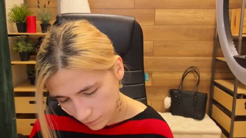 Katrin online show from January 2025 10:38:01 PM
