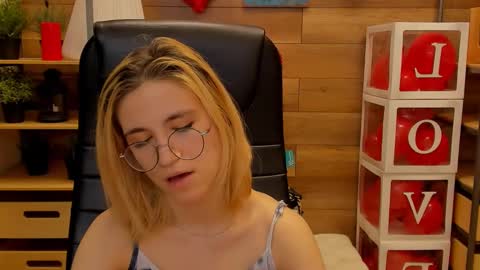 Katrin online show from February 2025 11:09:01 PM