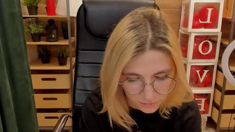 Katrin online show from February 2025 04:10:02 PM