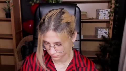 Katrin online show from March 2025 04:22:01 PM