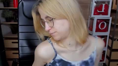 Katrin online show from March 2025 02:54:01 PM