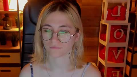 Katrin online show from March 2025 06:00:02 PM