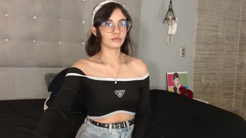 Elizabeth  online show from October 2025 08:18:01 PM