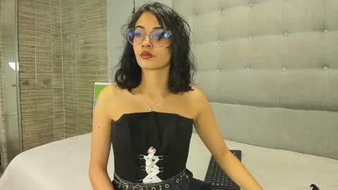 Elizabeth  online show from October 2025 10:28:02 PM