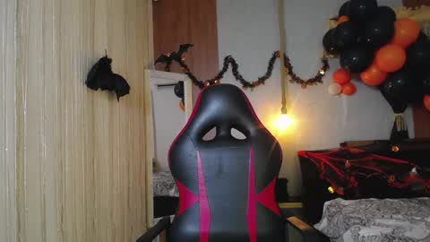 Snapshot of moon_and_fire_ chatting on October 2025 03:07:02 AM moon_and_fire_ online show from October 2025 03:07:02 AM