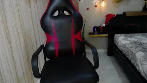 Snapshot of moon_and_fire_ chatting on November 2025 03:22:01 PM moon_and_fire_ online show from November 2025 03:22:01 PM