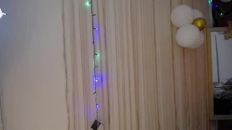 Snapshot of moon_and_fire_ chatting on November 2025 04:07:01 PM moon_and_fire_ online show from November 2025 04:07:01 PM