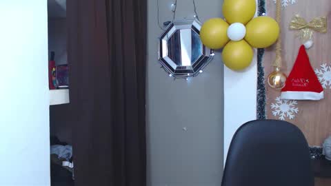 Snapshot of moon_and_fire_ chatting on November 2025 04:25:02 AM moon_and_fire_ online show from November 2025 04:25:02 AM