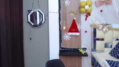 Snapshot of moon_and_fire_ chatting on December 2025 05:05:01 AM moon_and_fire_ online show from December 2025 05:05:01 AM