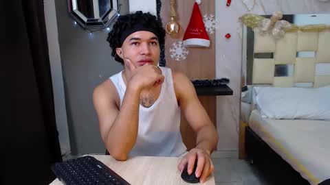 Snapshot of moon_and_fire_ chatting on December 2025 04:50:01 AM moon_and_fire_ online show from December 2025 04:50:01 AM