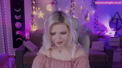 Snapshot of moonlight_mia chatting on March 2025 05:11:02 PM Mia online show from March 2025 05:11:02 PM