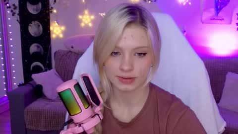 Snapshot of moonlight_mia chatting on October 2025 05:25:02 PM Mia online show from October 2025 05:25:02 PM