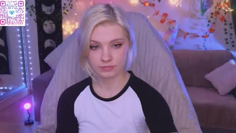 Snapshot of moonlight_mia chatting on November 2025 07:10:01 PM Mia online show from November 2025 07:10:01 PM