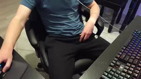 Snapshot of moonlighter7 chatting on November 2025 01:50:02 AM moonlighter7 online show from November 2025 01:50:02 AM