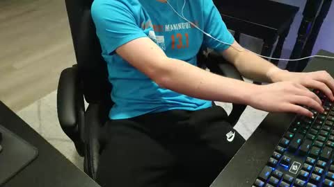 Snapshot of moonlighter7 chatting on November 2025 01:37:01 AM moonlighter7 online show from November 2025 01:37:01 AM