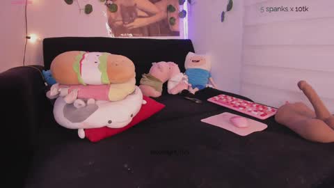 moonliight__ online show from September 2025 10:24:02 PM