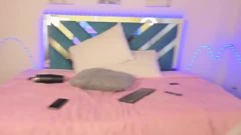 Snapshot of moonmewmew chatting on November 2025 01:00:02 PM Moon online show from November 2025 01:00:02 PM