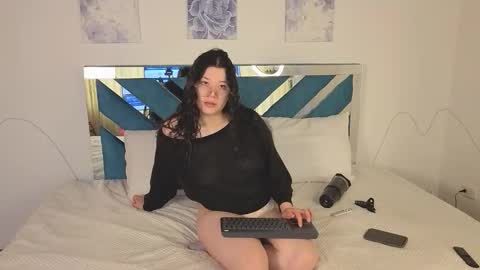 Snapshot of moonmewmew chatting on November 2025 01:00:01 PM Moon online show from November 2025 01:00:01 PM