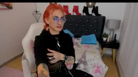 Snapshot of moonn_fox chatting on October 2025 07:59:01 PM Moon online show from October 2025 07:59:01 PM