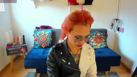 Snapshot of moonn_fox chatting on October 2025 08:54:02 PM Moon online show from October 2025 08:54:02 PM