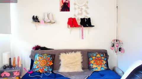 Snapshot of moonn_fox chatting on November 2025 08:00:01 PM Moon online show from November 2025 08:00:01 PM