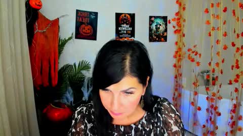 Snapshot of moonvelour chatting on October 2025 11:49:02 AM Ask me online show from October 2025 11:49:02 AM