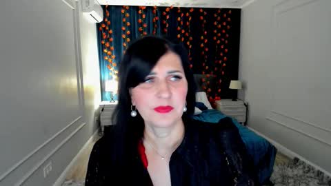 Snapshot of moonvelour chatting on November 2025 03:48:01 AM Ask me online show from November 2025 03:48:01 AM