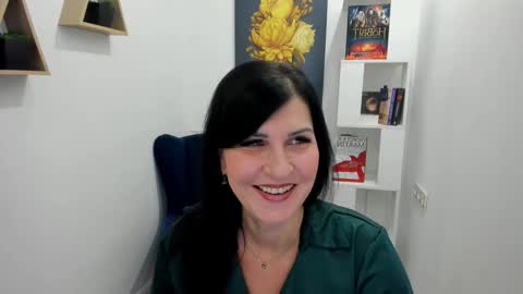 Snapshot of moonvelour chatting on November 2025 03:17:01 AM Ask me online show from November 2025 03:17:01 AM