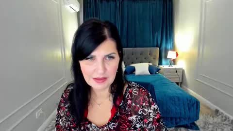 Snapshot of moonvelour chatting on November 2025 03:06:01 AM Ask me online show from November 2025 03:06:01 AM